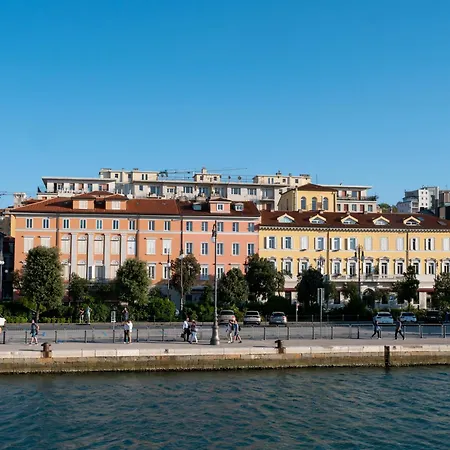 Daire Teatro Ghirlandaio *