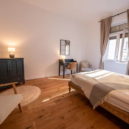 Daire Teatro Ghirlandaio *